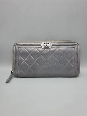 🩶CHANEL Authentic Quilted Leather Zip-Around Boy Wallet🩶